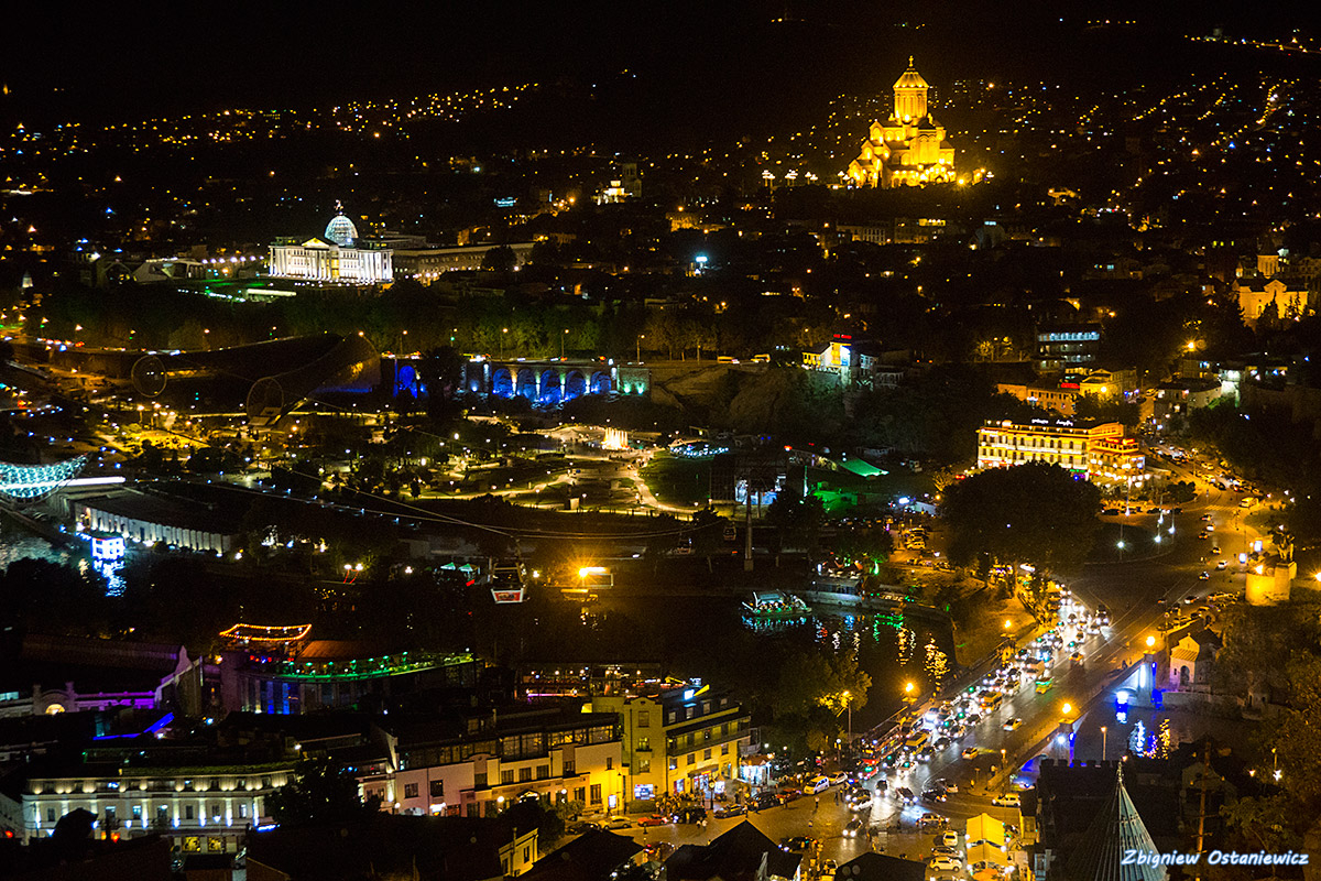 Tbilisi, nocna panorama miasta 