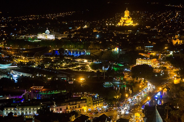 Tbilisi, nocna panorama miasta 